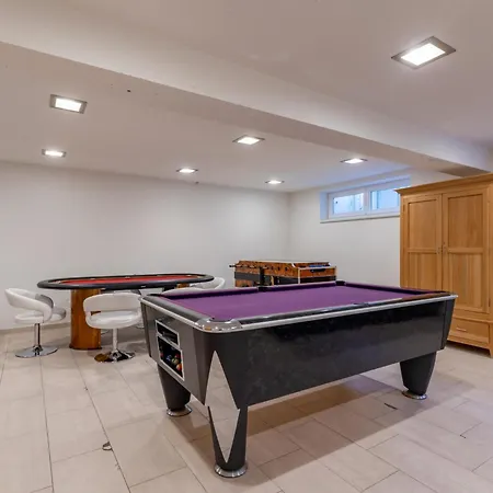 Chalet Maxima Ii - In - Out